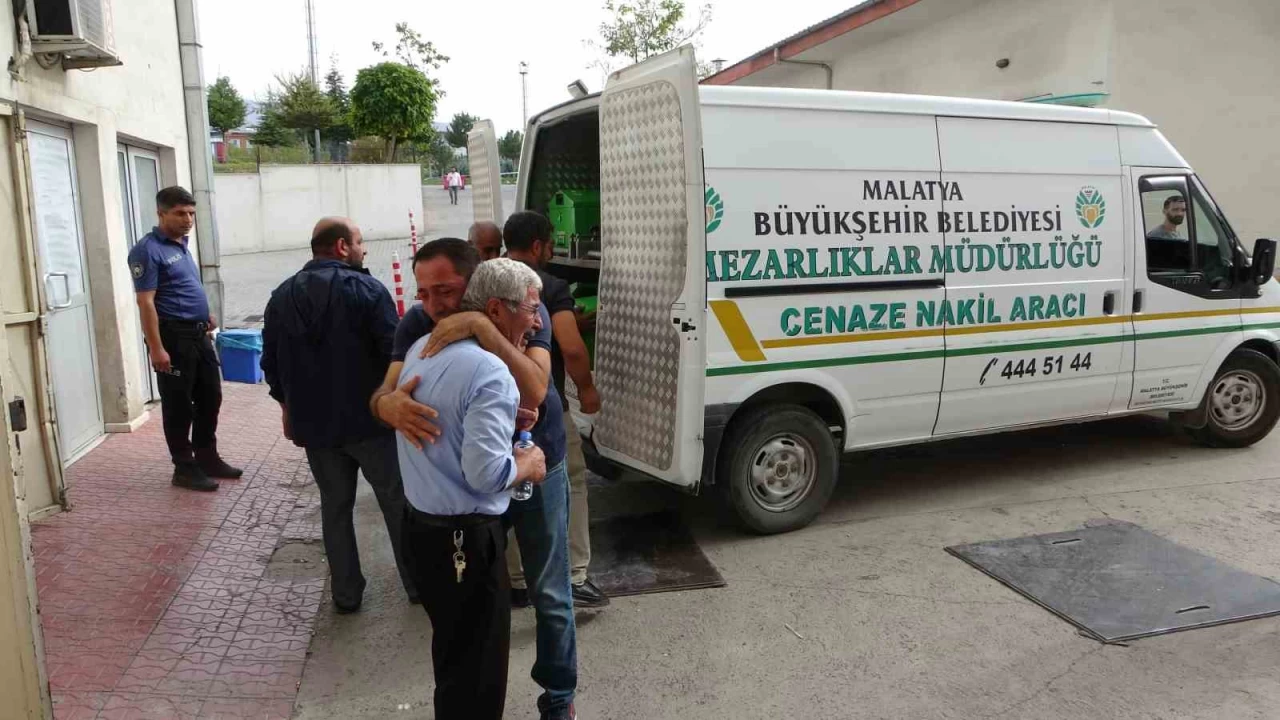 Bo�anma a�amas�ndaki e�i taraf�ndan vurulan kad�n �ld�