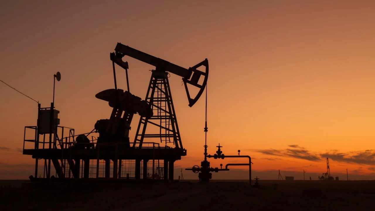 Brent petrol�n varil fiyat� 79.05 dolar