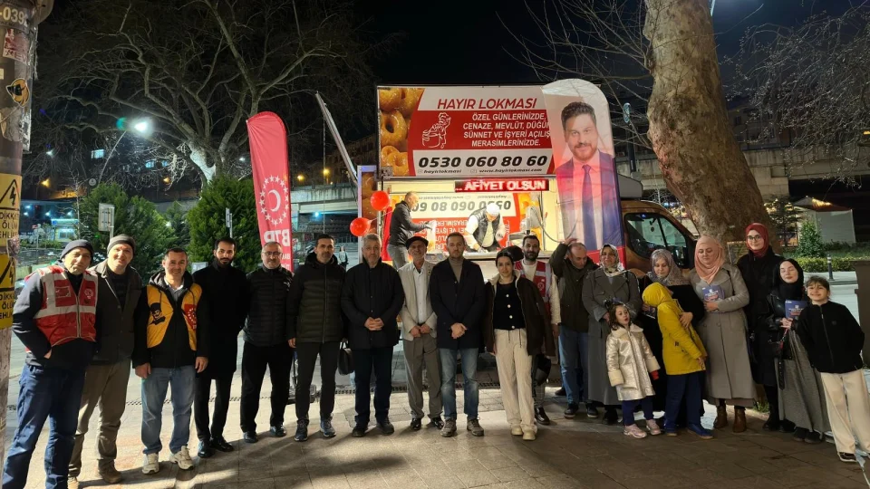 BTP Kartal te�kilat�ndan teravih sonras� lokma ikram�