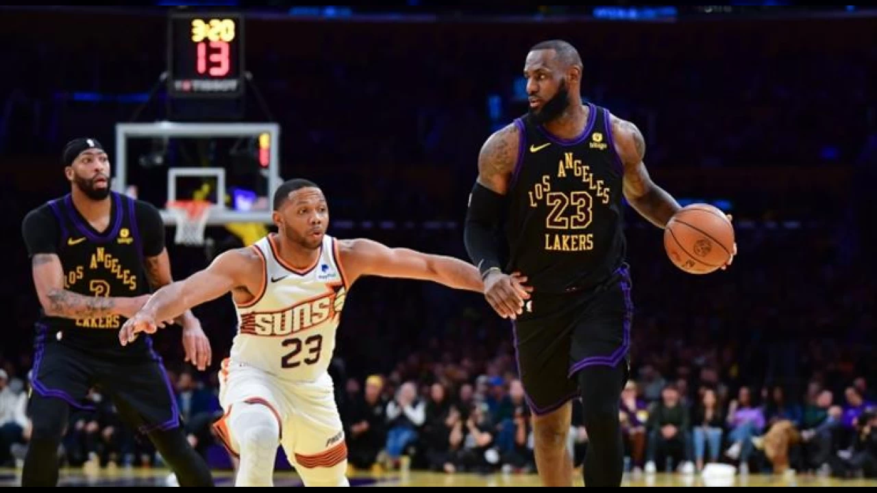 Bucks ve Lakers, yarı finale yükseldi