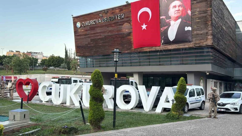 Bug�nk� muhalif belediye operasyonunun adresi �ukurova!