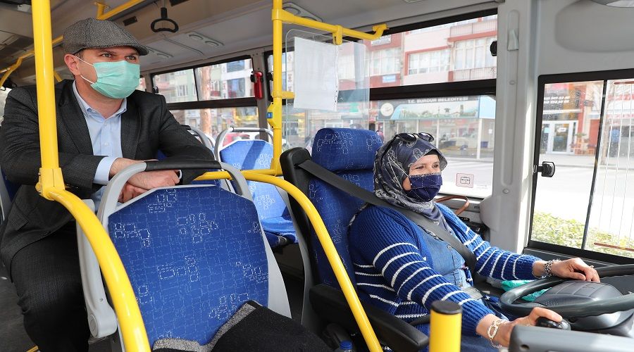 Burdur'un ilk kad�n otob�s� �of�r� ustal���n� g�sterdi