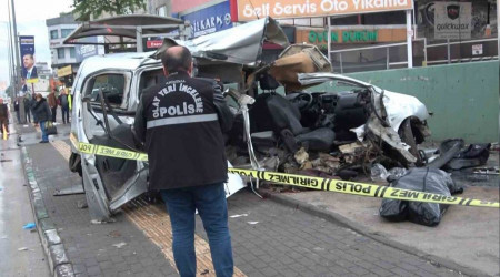 Bursa'da feci kaza: 2 ölü, 1 yaralı