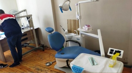 Bursa'da kaçak dişçi baskını: 5 gözaltı