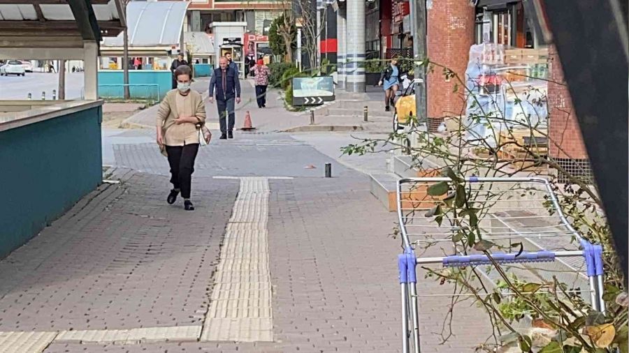 Bursa'da şiddetli lodos olumsuz etkiliyor