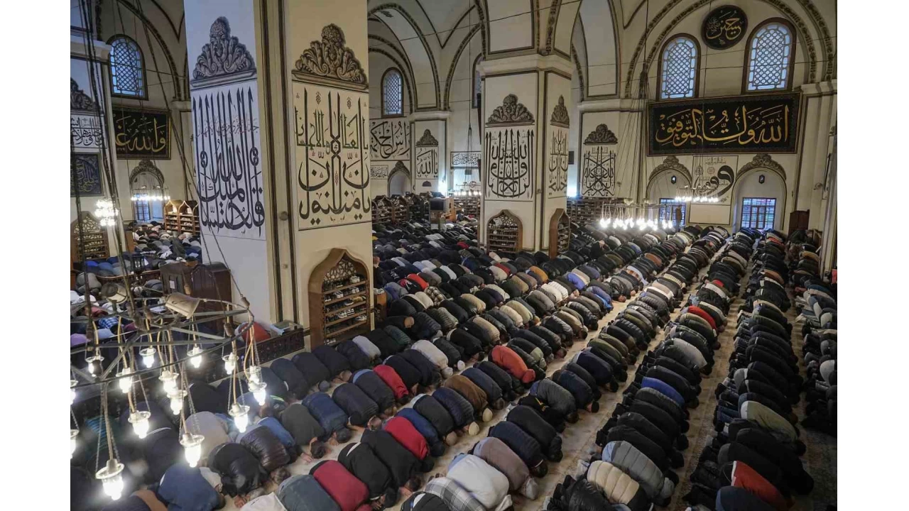 Bursal�lar bayram namaz�nda camileri doldurdu