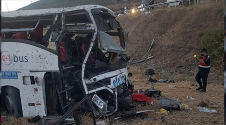 Yolcu otobüsü devrildi: 15 kişi öldü, 17 kişi yaralandı