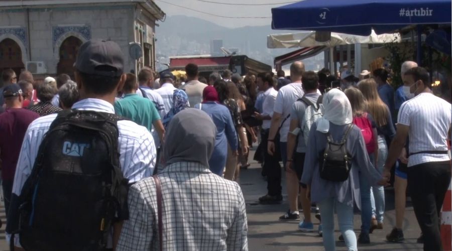 Büyükada İskelesi'nde yoğunluk