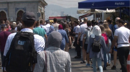 Büyükada İskelesi'nde yoğunluk