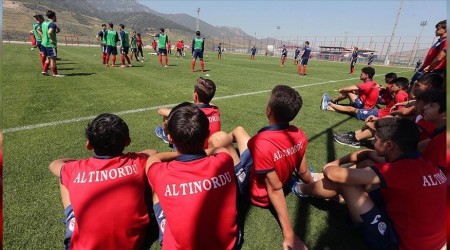 alar ve Cengiz'in izindeler