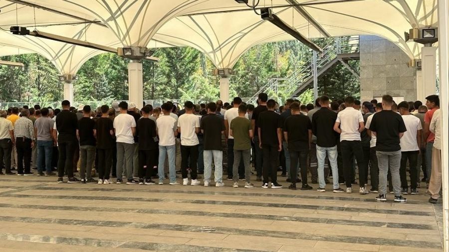 �akmak gaz� koklayan �ocuk topra�a verildi