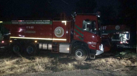 anakkale'deki orman yangnna gece de havadan ve karadan mdahale ediliyor