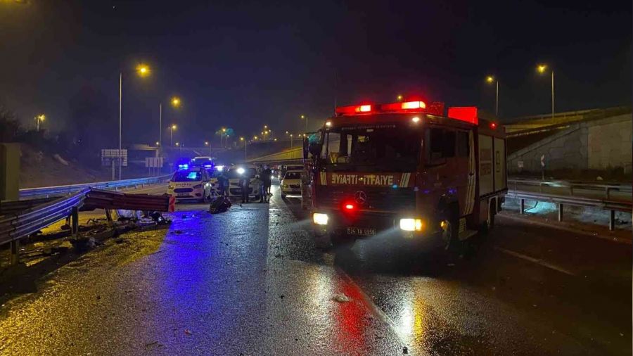 �ekmek�y'de arac�n motoru yola f�rlad�