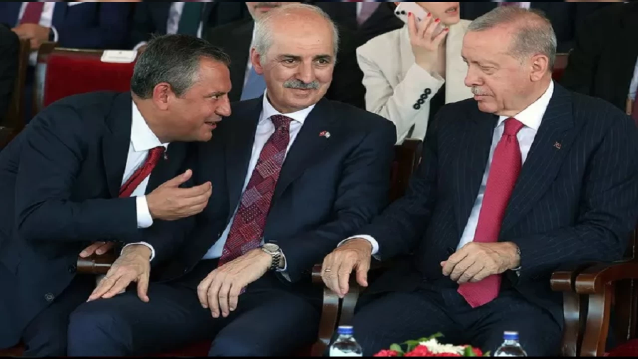 CHP Genel Başkanı Özel, Beyoğlu Emekli Evi'nde konuştu