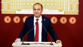  CHP �stanbul Milletvekili �zg�r Karabat'tan �varl�k bar���� d�zenlemesine tepki: Otoriter rejimin in�as� i�in kara para dilenen bir iktidarla kar�� kar��yay�z!