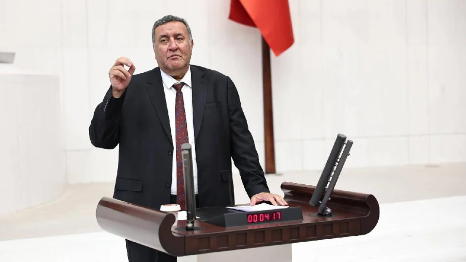 'Çiftçinin dalındaki yeşil domatesine icra geldi'
