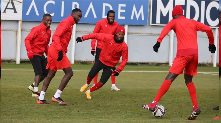 ��k��a ge�en Sivasspor'a zor rakip 