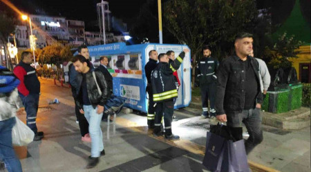Çocuk geri dönüşüm kutusunda mahsur kaldı
