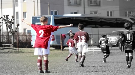 Çocuklar yaşlarına uygun olan sporları yapmalıdır