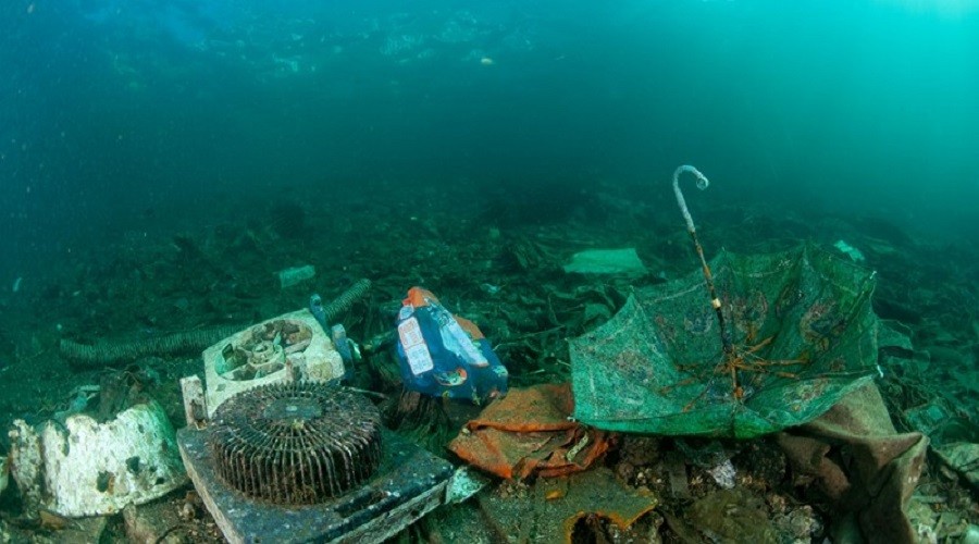 Denizden para dolu �anta ile ��kt�