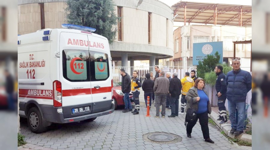 Denizli'de 14 öğrenci hastaneye kaldırıldı