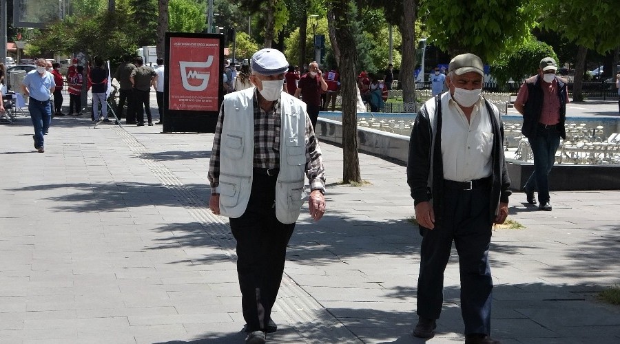 Denizli'de yaşlılara 3 günlük maaş izni
