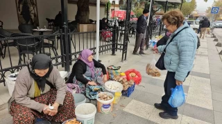 Deprem blgesi Sndrg'da hayat devam ediyor