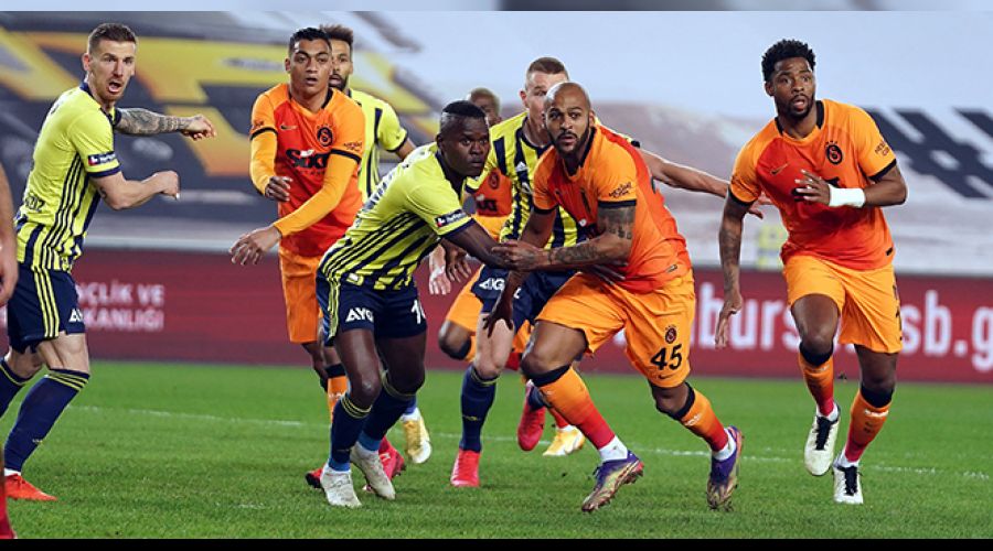 Derbiyi kazanan Galatasaray, liderli�e y�kseldi