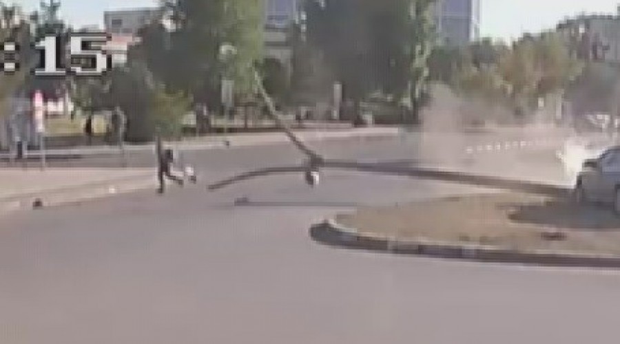 Direğin altında kalmaktan son anda kurtuldu