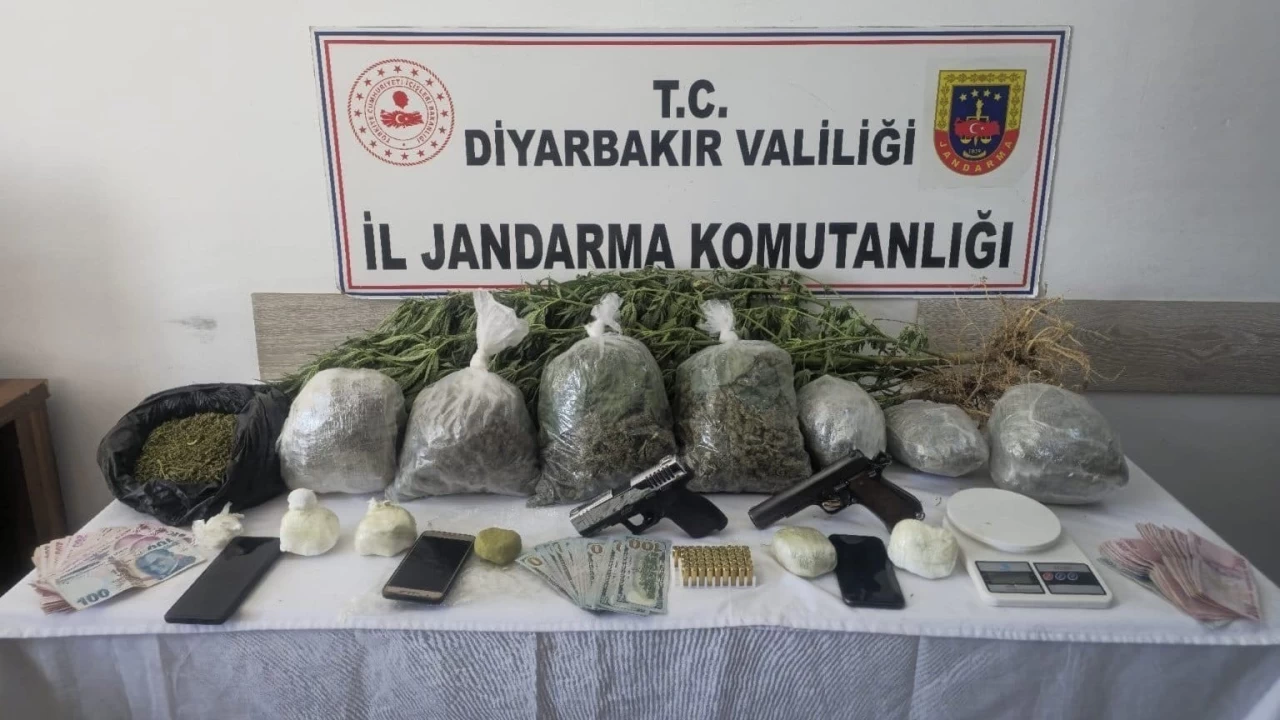 Diyarbakır'da 45 kilo esrar ele geçirildi