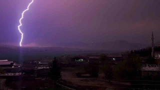 Diyarbakır'da şimşekler görsel şölen oluşturdu