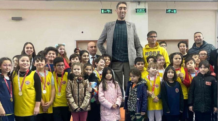 Dnyann en uzun insan peribacalarna hayran