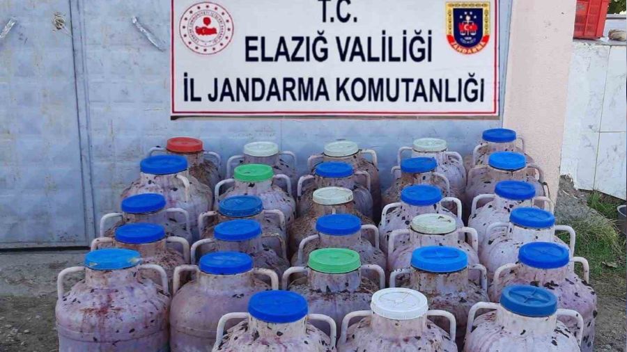 Elaz��'da 2 ton ka�ak �arap ele ge�irildi