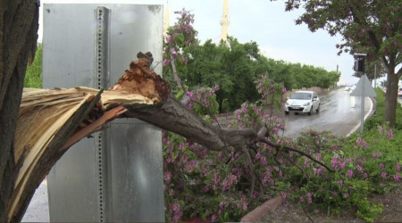 Elazığ'da fırtına sonrası çatılar uçtu