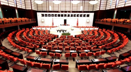 Emekli maaşlarını en az 2 bin 500 TL'ye çıkaran teklif TBMM'ye sunuldu