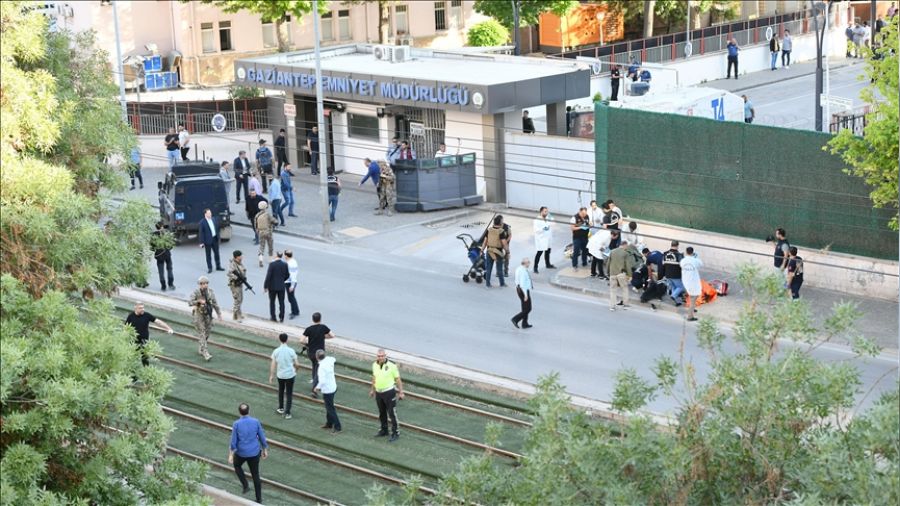 Emniyet önünde canlı bomba alarmı, vuruldu
