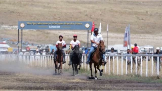Erzurum'da rahvan at yarlar nefesleri kesti
