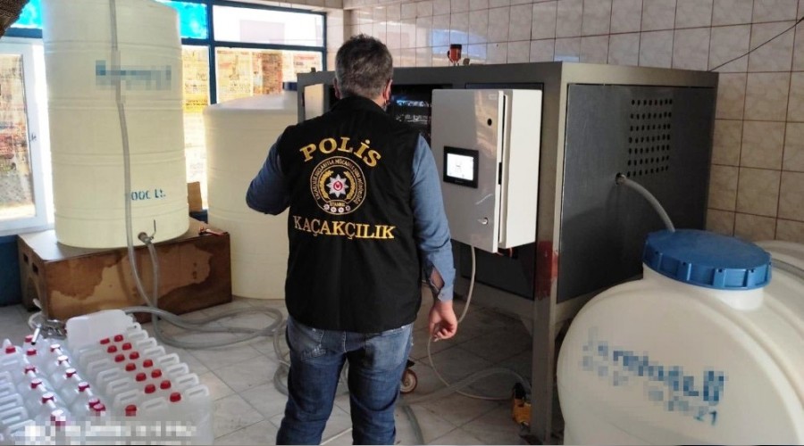 Esenyurt'ta 6 ton etil alkol ele ge�irildi