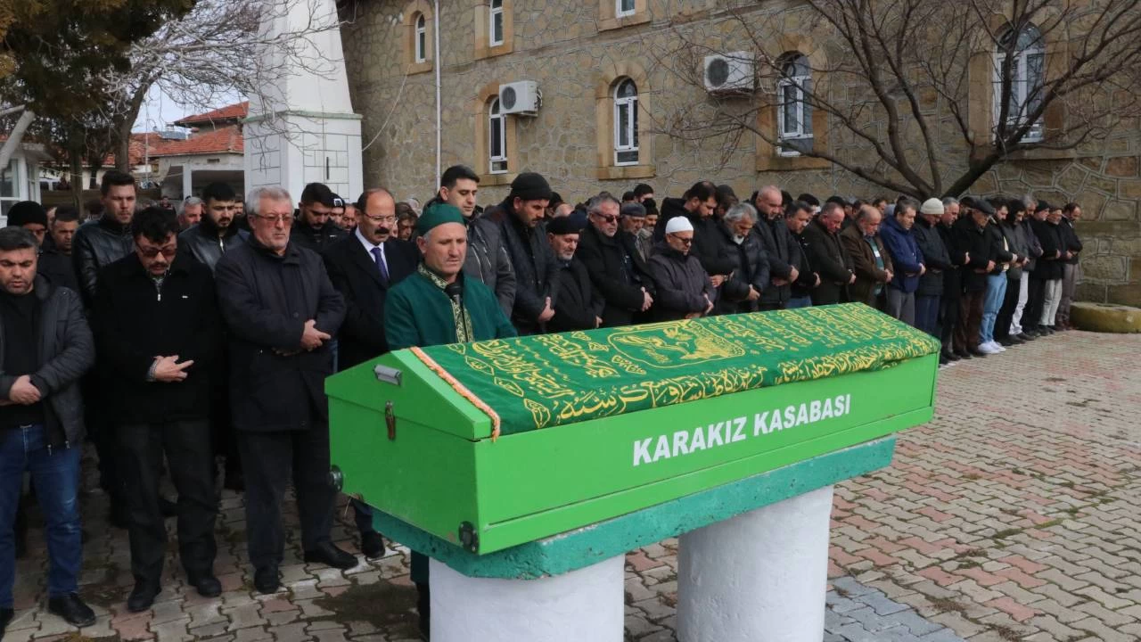 Eşini ve kızını öldürdükten sonra intihar eden polis, eşi ile birlikte Yozgat'ta defnedildi