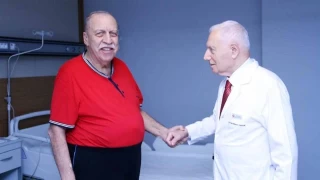 Eski Bakan Yaar Okuyan entbe edildi
