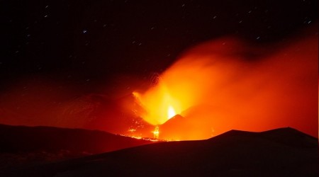 Etna yeniden faaliyete geçti