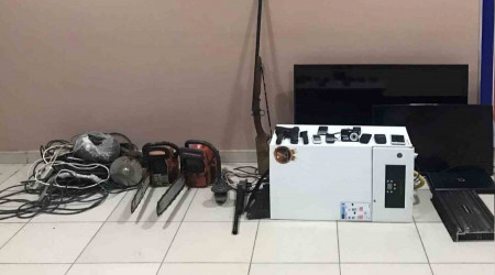 Evlerden çaldıkları malzemeleri çadırda istifleyen 3 şüpheli tutuklandı