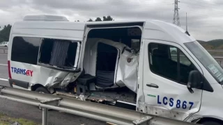 Eyüpsultan'da bariyere çarpan minibüsteki 6 kişi yaralandı