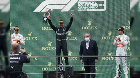F1'de pilotlar kupalarını aldı