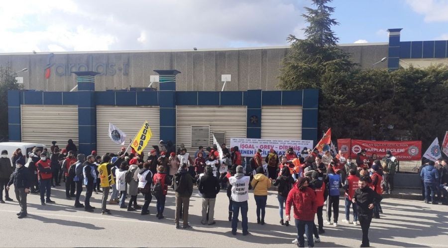 Fabrika i��ilerinden halayl� eylem