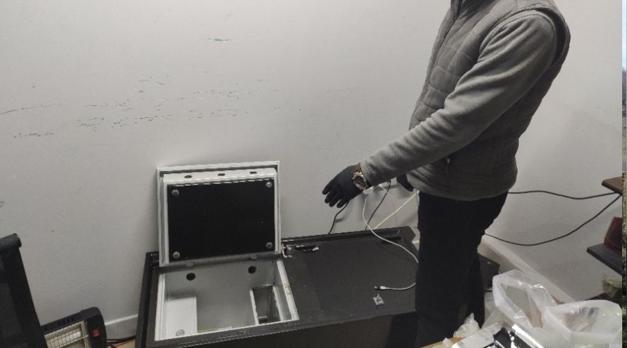 Fatih'te 1 milyon TL �ald�klar� kasada 5 TL b�rak�p kay�plara kar��t�lar