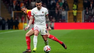 Favoriler bir bir gidiyor: �nce Fenerbah�e, �imdi Galatasaray!