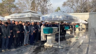 Feci kazada hayatını kaybeden 3 kişi Kayseri'de toprağa verildi
