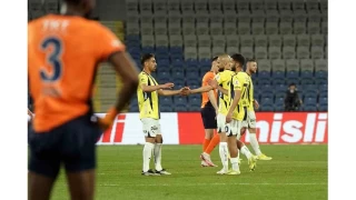 Fenerbahe, Baakehir'e kar st ste 7. man kazand