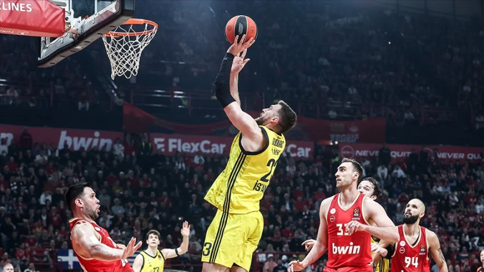 Fenerbah�e Beko yar�n Olympiakos'u konuk edecek